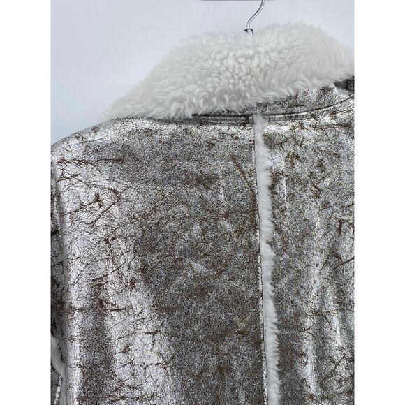 URBAN OUTFITTERS Women's Silver Metallic Faux-Fur Button-Down Coat SZ M - Picture 4 of 12